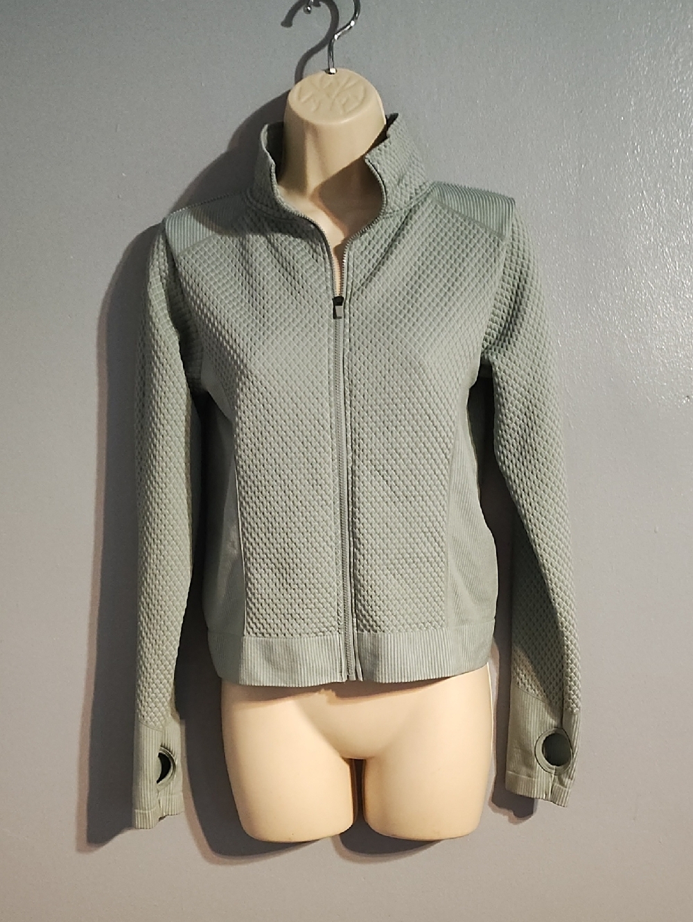 Bailey 44 Sport Women’s Light sage Gray Zip-Front Jacket With Thumb 👍 Holes
